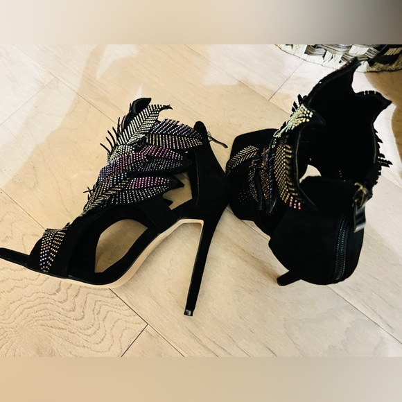 Azalea Wang Black Faux Suede beaded Heel. Leaf design. Size 8. BRAND NEW - Picture 4 of 8